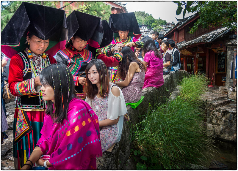 Lijiang Braiding Ladies